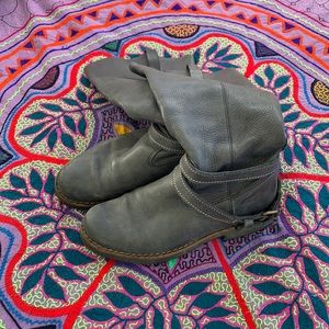 Grey Roots knee boots